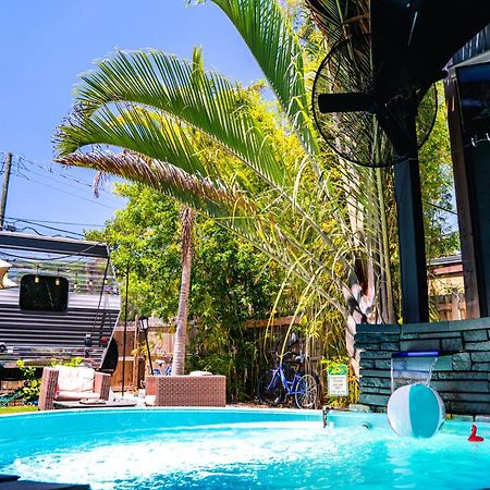 World Solo Travel'S Welcomed At St Pete Home سانت بطرسبرج المظهر الخارجي الصورة