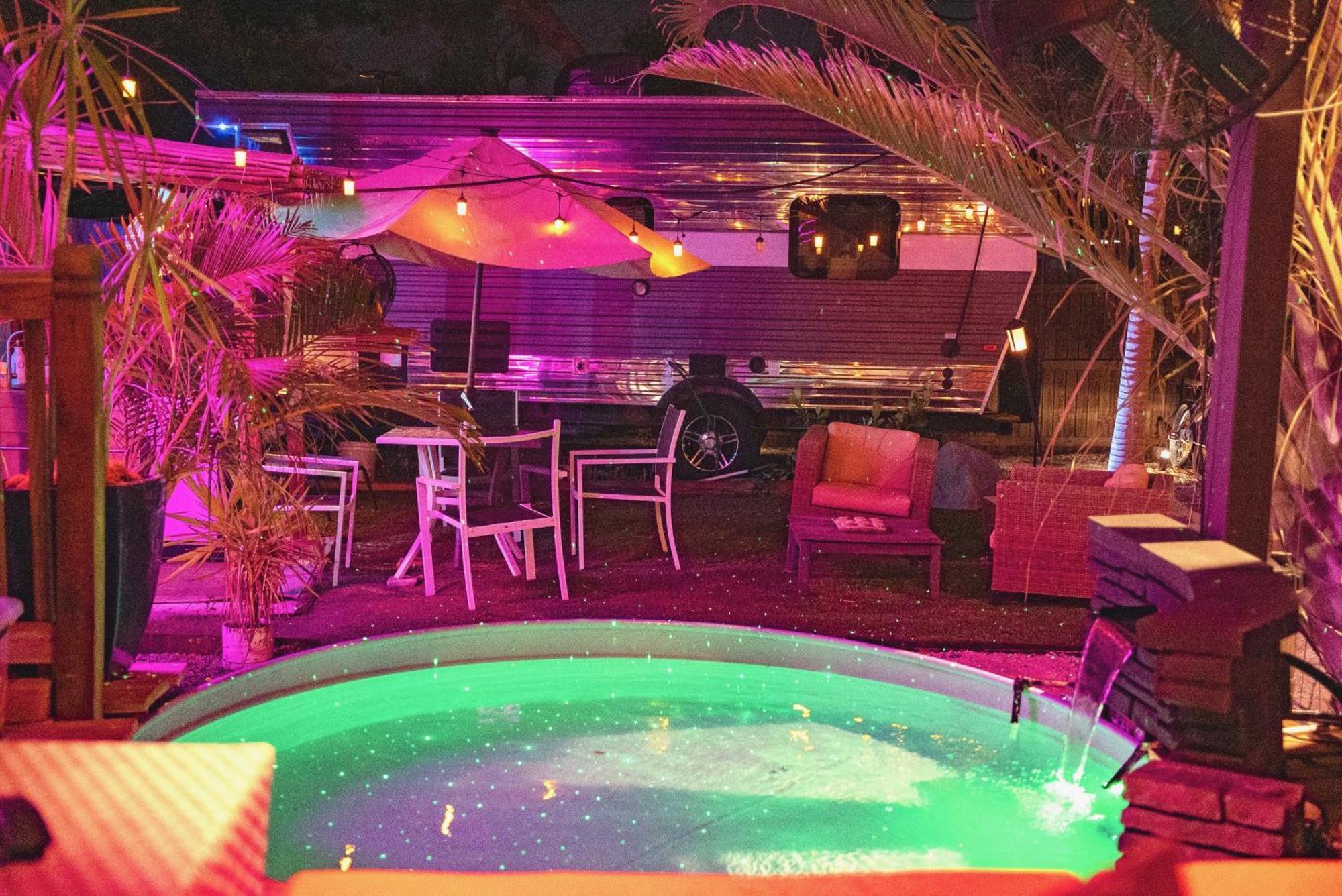 World Solo Travel'S Welcomed At St Pete Home سانت بطرسبرج المظهر الخارجي الصورة